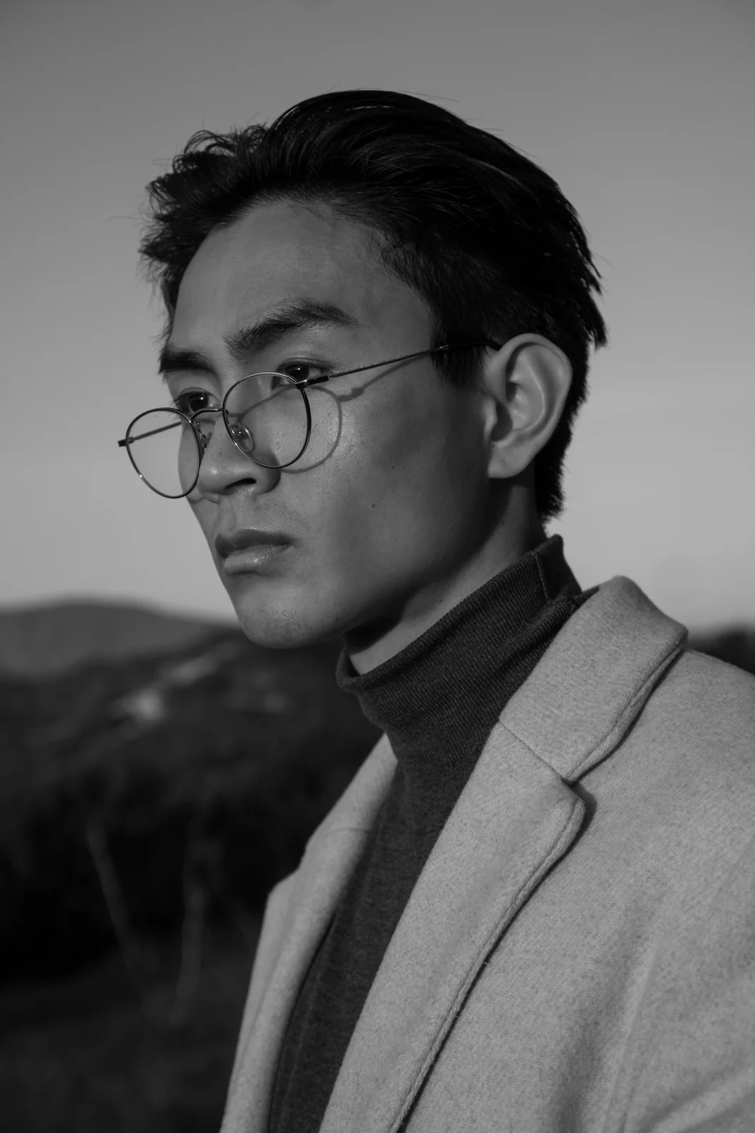 Black-and-white portrait of Larry Lee
